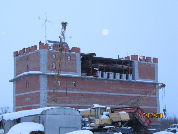 ветрогенератор на крыше здания